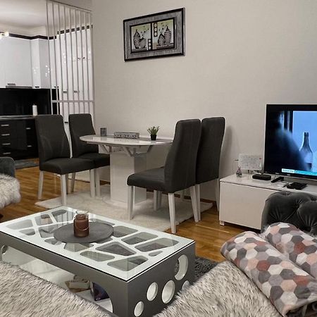 Apartman Nejra ทูซลา ภายนอก รูปภาพ
